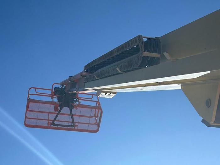 Used JLG 600S