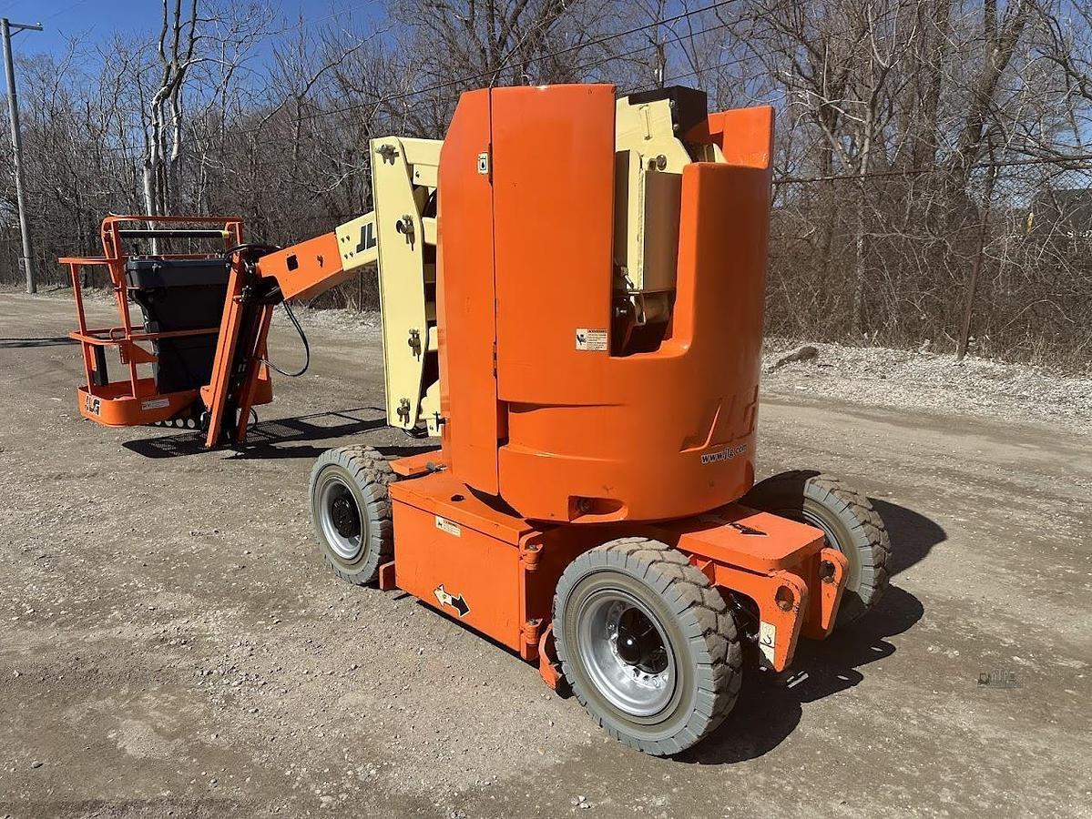 Used 2016 JLG E300AJ