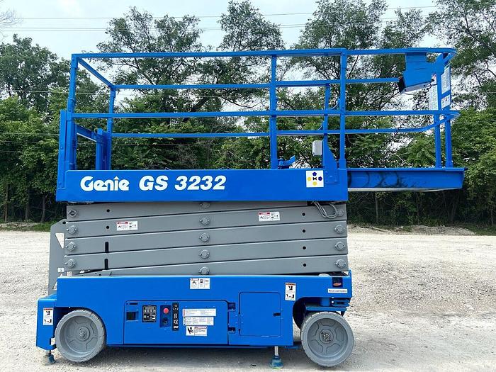 Used 2013 GENIE GS-3232