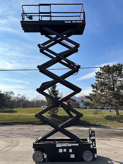 Used 2013 GENIE GS-3232