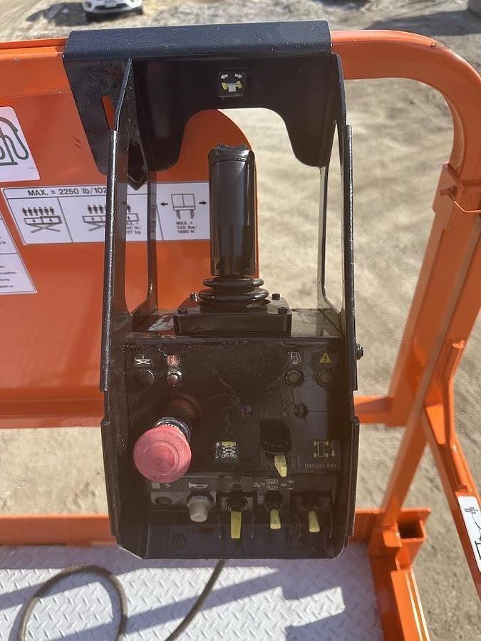 Used 2018 JLG 330LRT