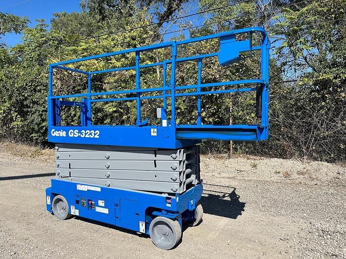 Used 2013 GENIE GS3232