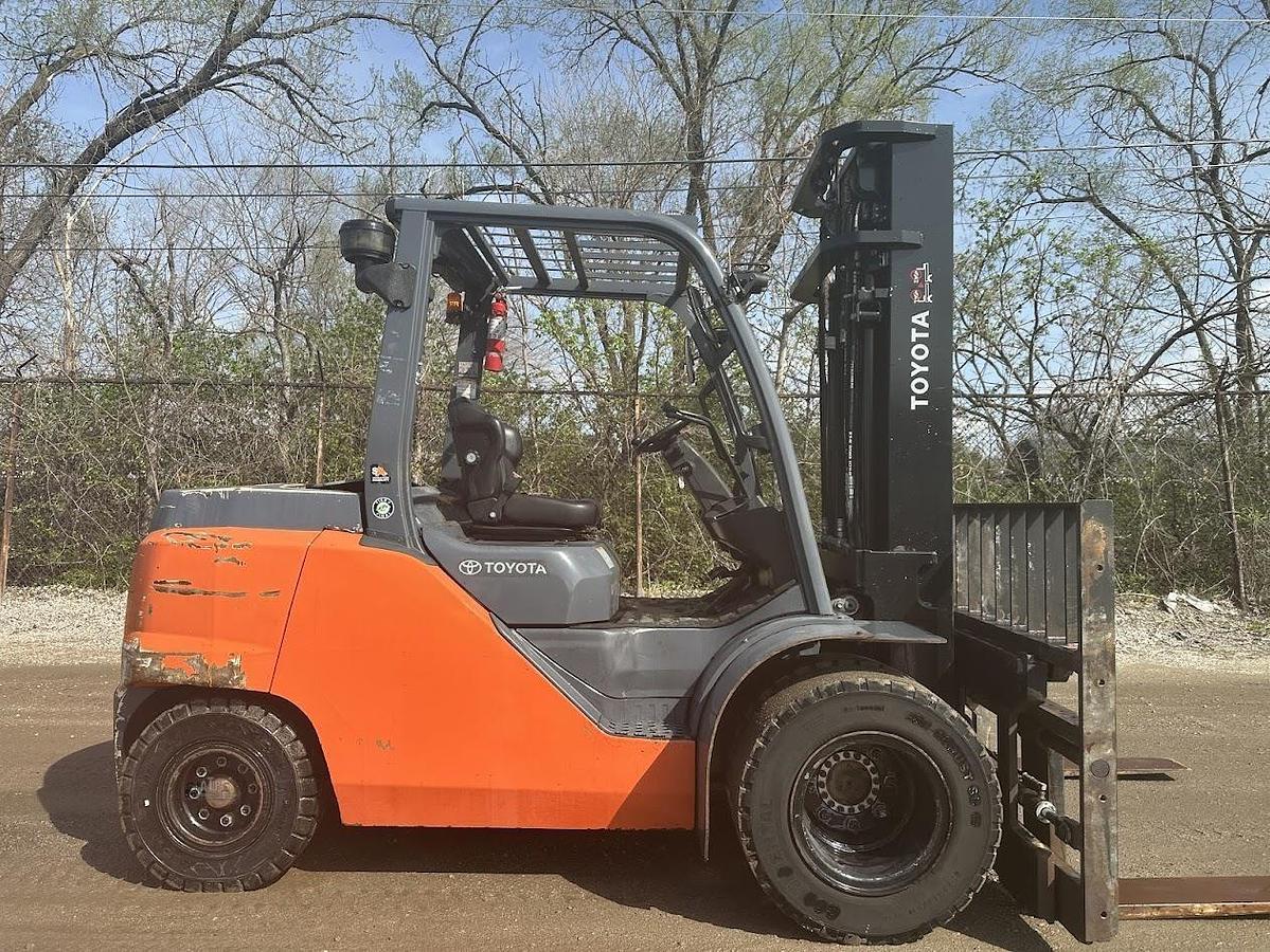 Used 2017 TOYOTA 8FD45U