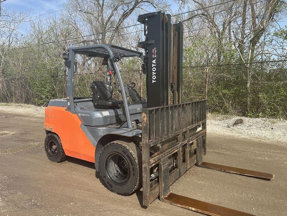 Used 2017 TOYOTA 8FD45U