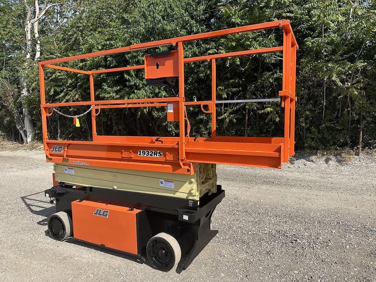 Used 2015 JLG 1932RS