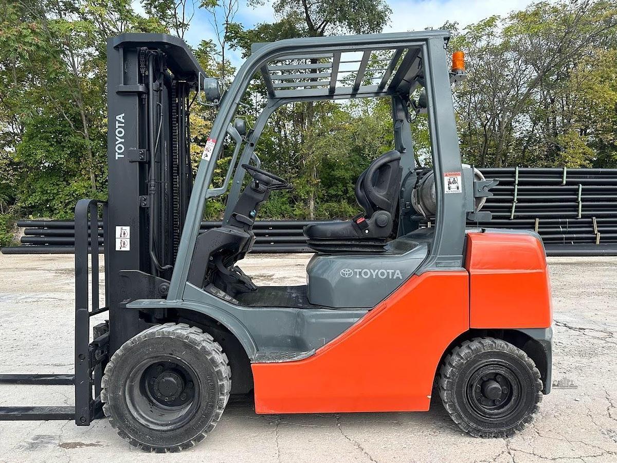 Used 2017 TOYOTA 8FGU25