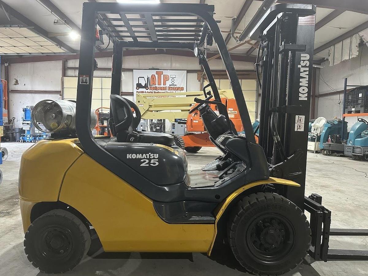 Used KOMATSU FG25T-16