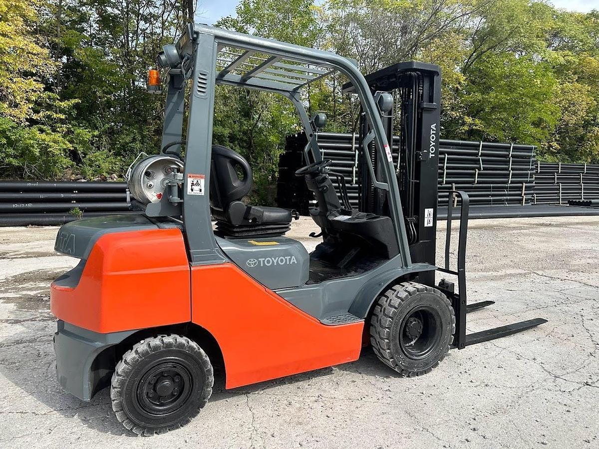 Used 2017 TOYOTA 8FGU25