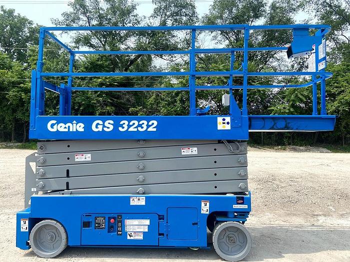 Used 2015 GENIE GS3232