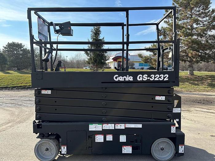 Used 2013 GENIE GS-3232