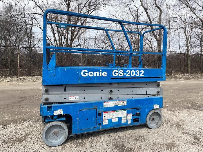 Used GENIE GS-2032