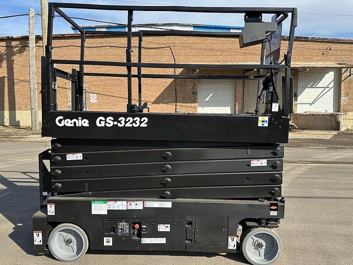 Used 2013 GENIE GS-3232