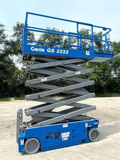 Used 2013 GENIE GS-3232
