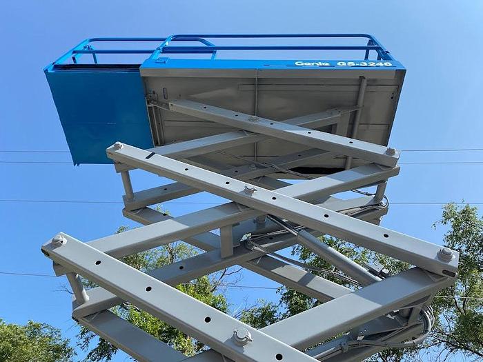 Used 2013 GENIE GS-3246
