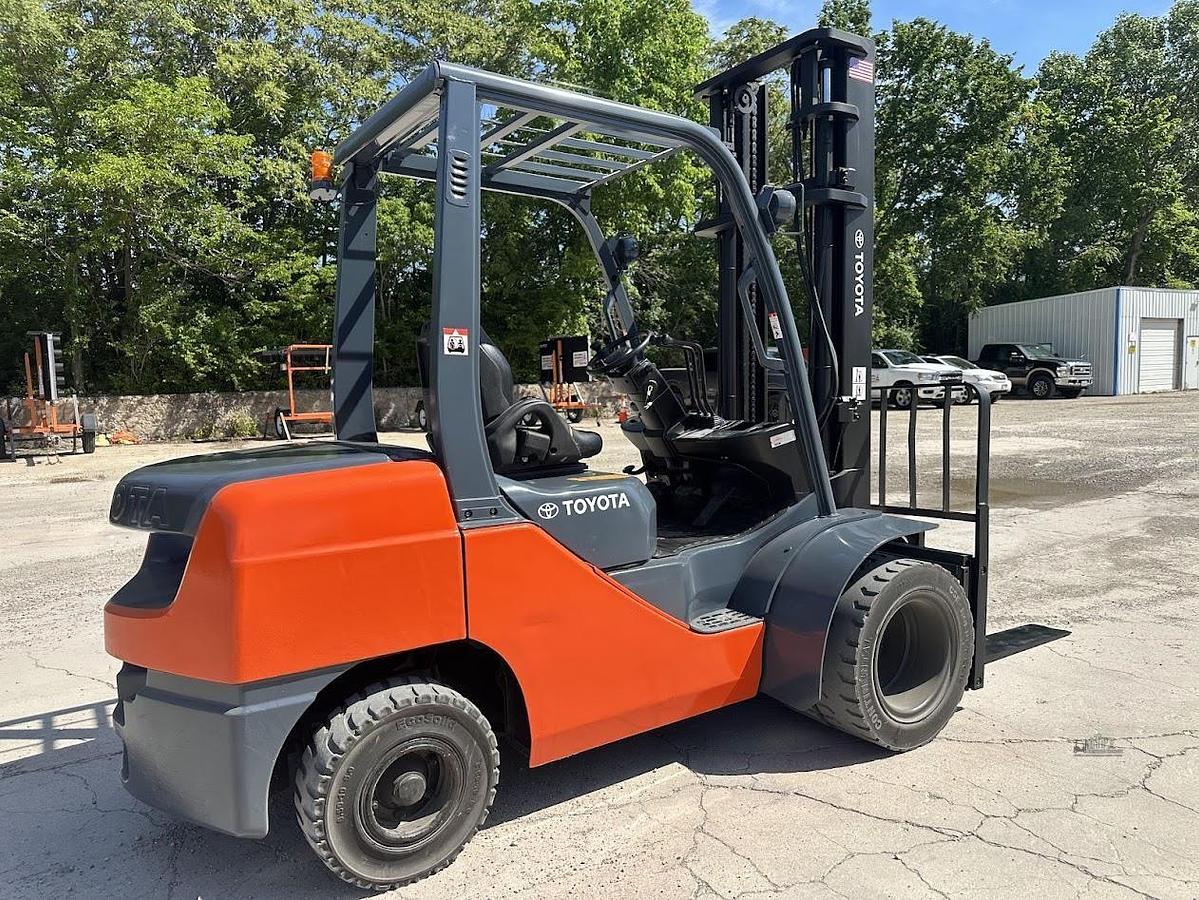 Used 2013 TOYOTA 8FDU32