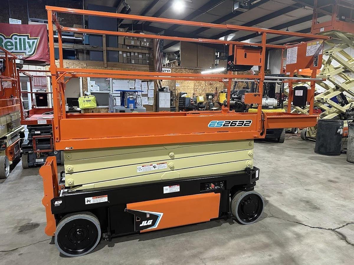 Used 2022 JLG ES2632