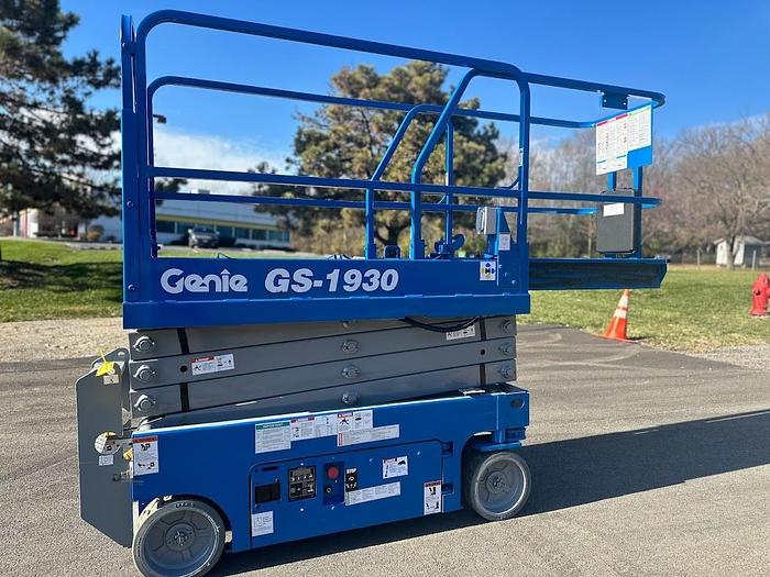 Used 2013 GENIE GS1930