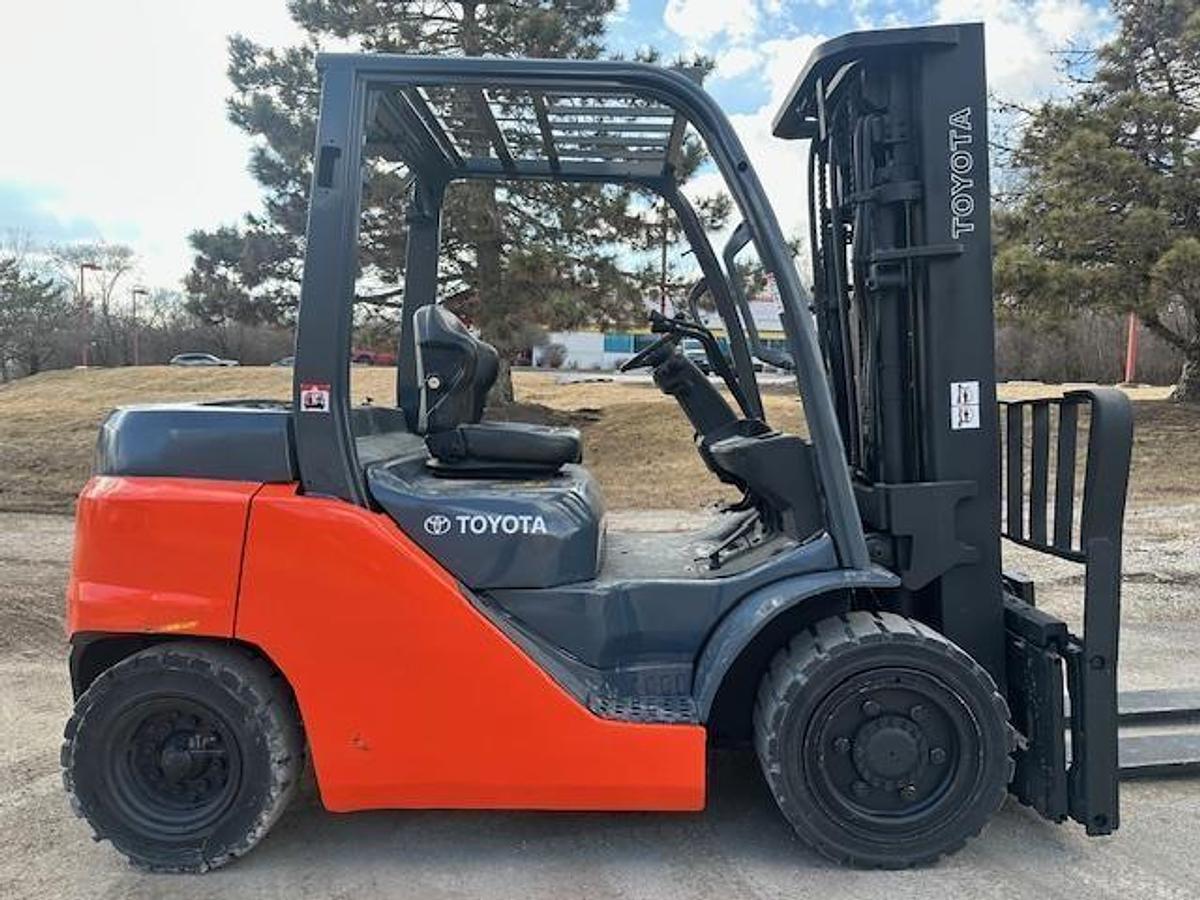 Used 2017 TOYOTA 8FG40U