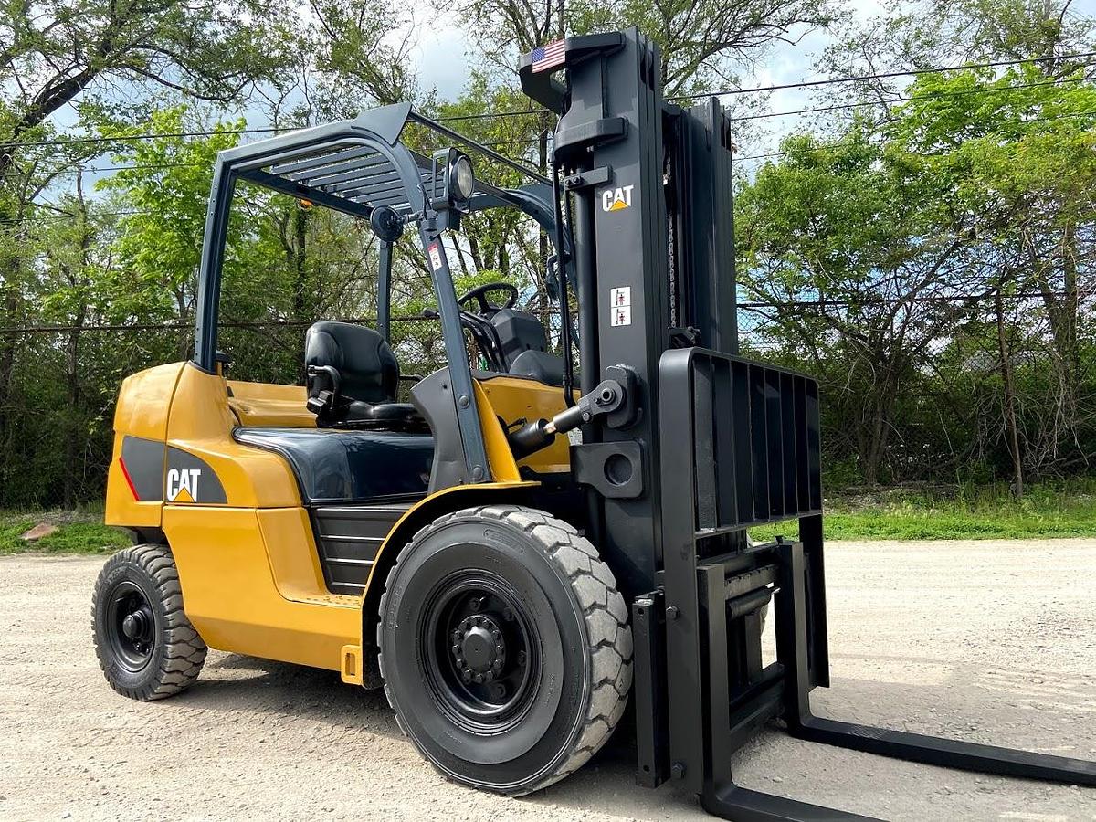 Used 2013 MITSUBISHI FD40N1 PNEUMATIC FORKLIFT
