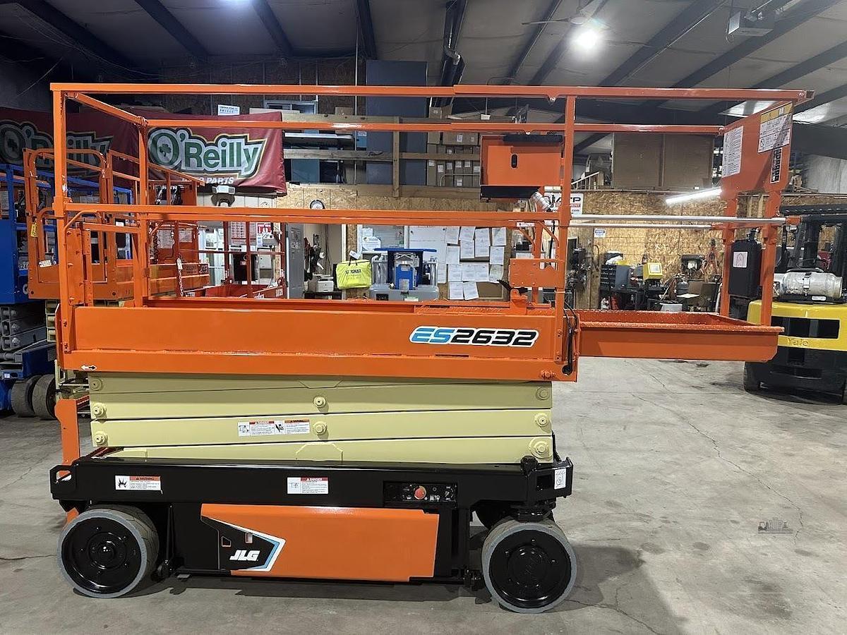 Used 2022 JLG ES2632