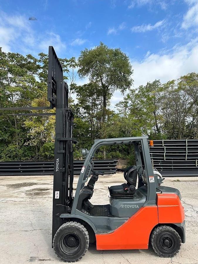 Used 2017 TOYOTA 8FGU25