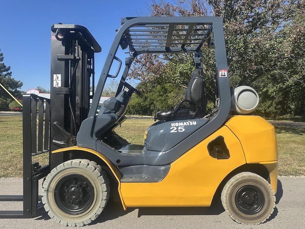 Used 2013 KOMATSU FG25T-16