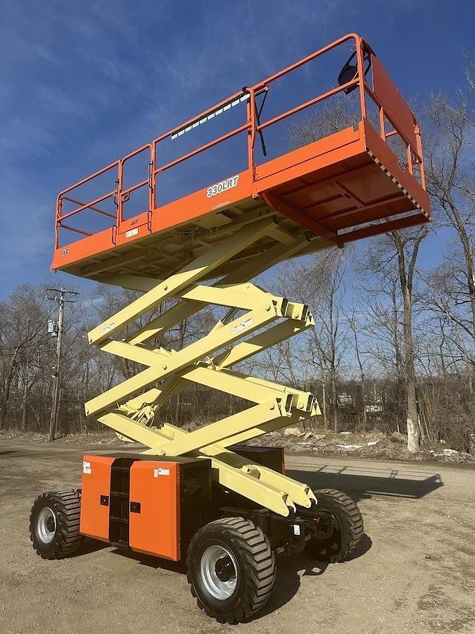 Used 2018 JLG 330LRT
