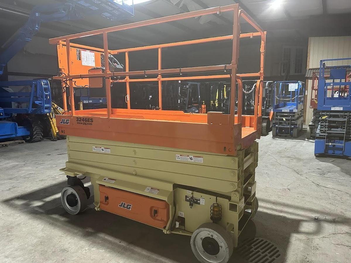 Used 2015 JLG 3246ES