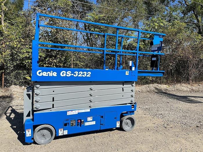 Used 2013 GENIE GS3232