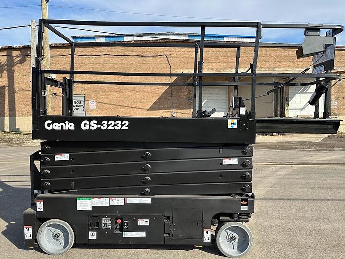 Used 2013 GENIE GS-3232