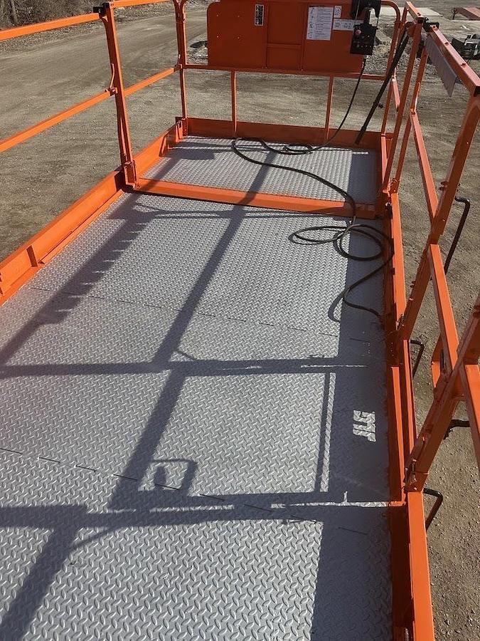 Used 2018 JLG 330LRT