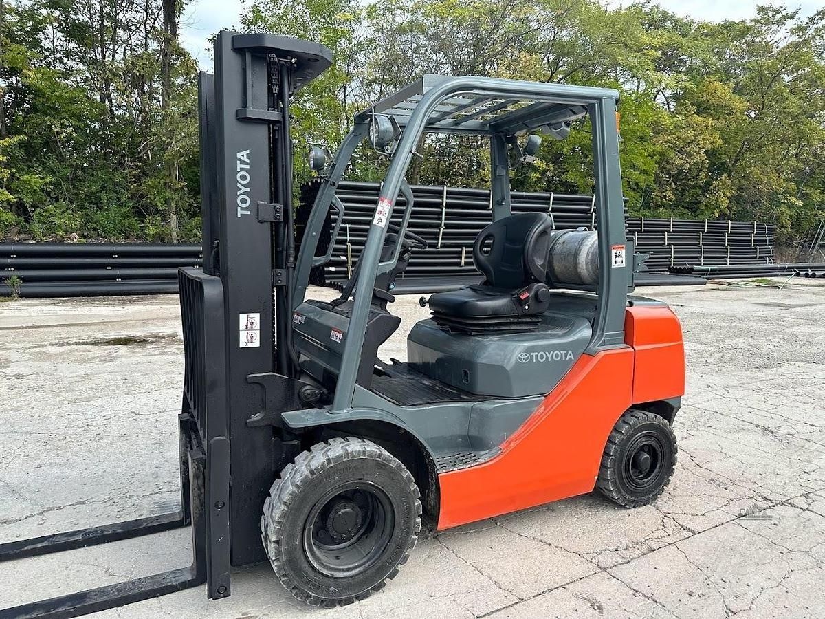 Used 2017 TOYOTA 8FGU25