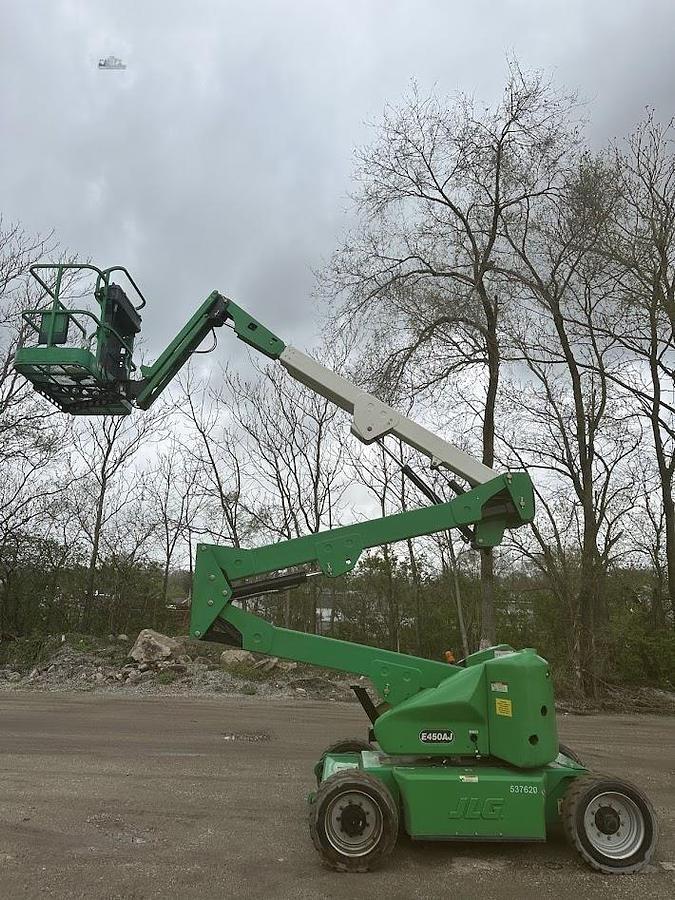 Used 2013 JLG E450AJ