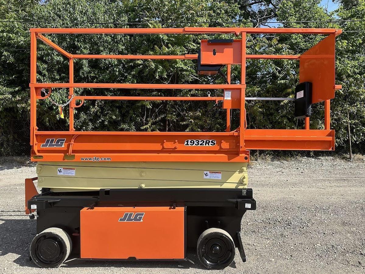 Used 2015 JLG 1932RS