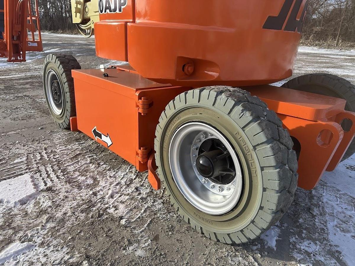 Used 2013 JLG E300AJP