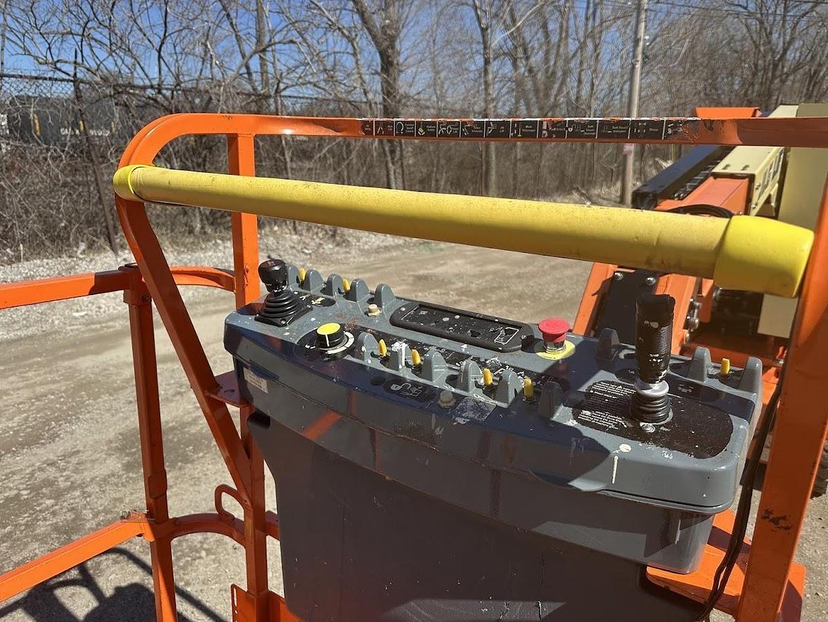 Used 2016 JLG E300AJ