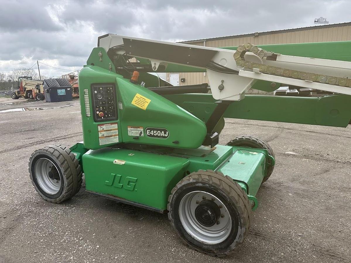 Used 2013 JLG E450AJ