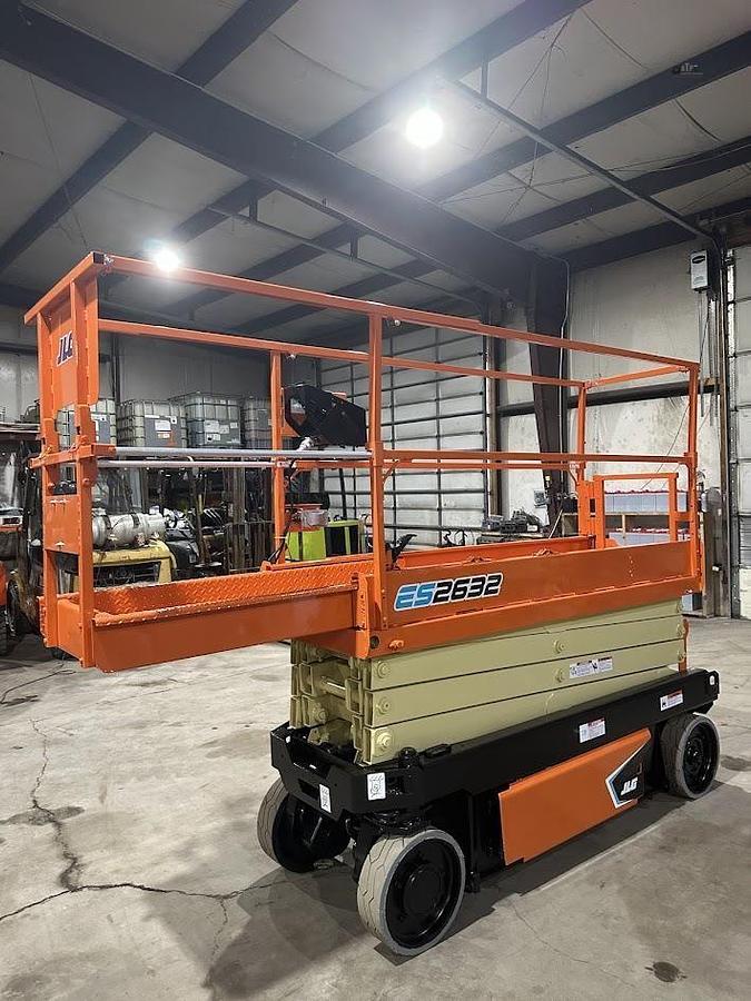 Used 2022 JLG ES2632