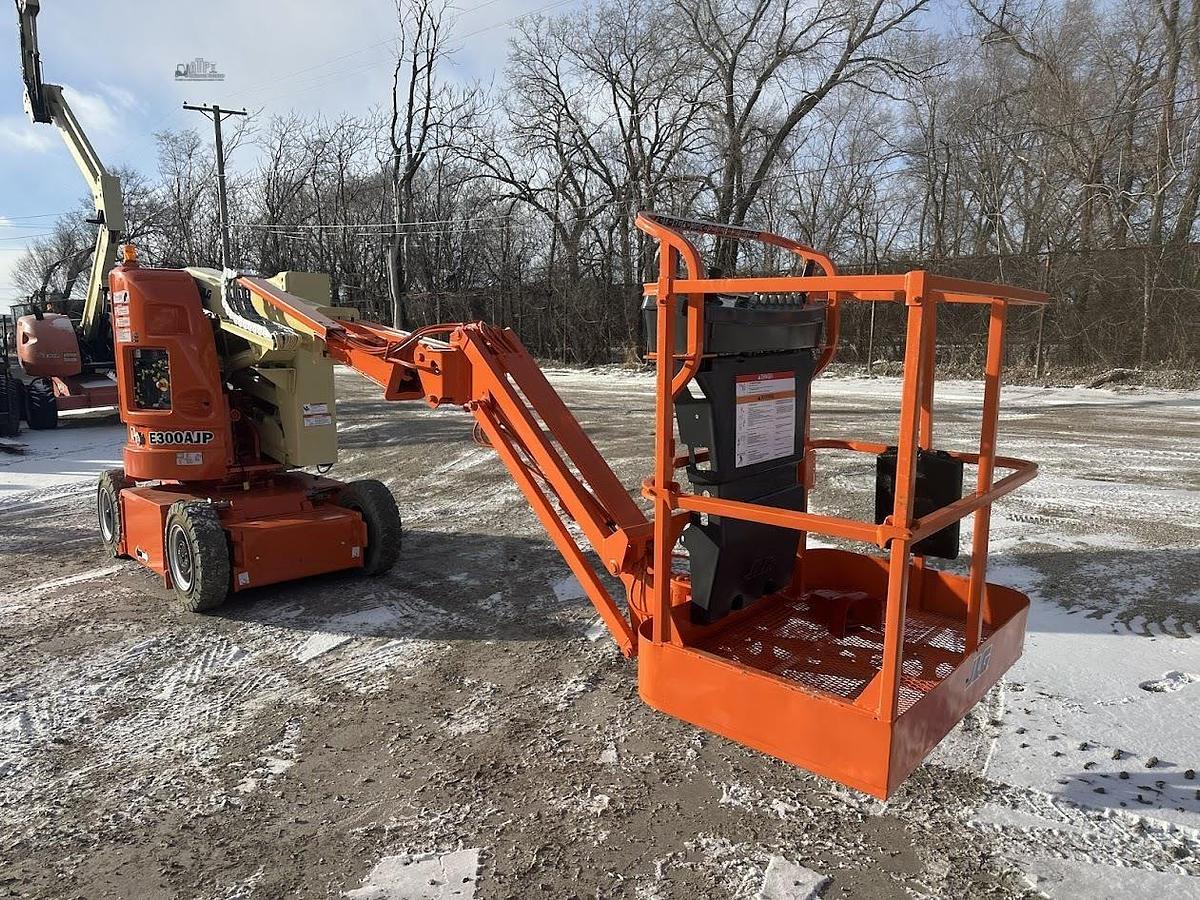 Used 2013 JLG E300AJP