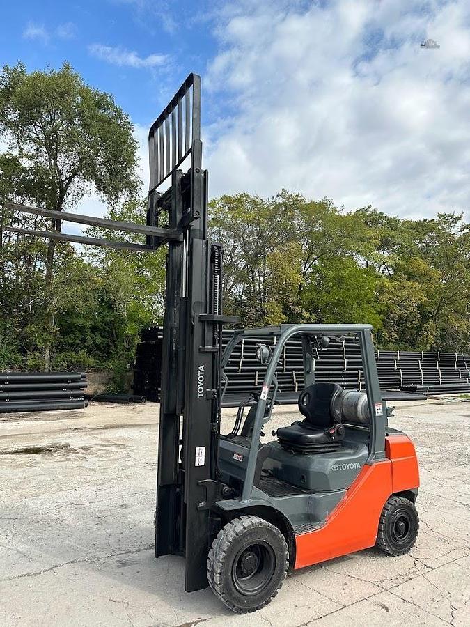 Used 2017 TOYOTA 8FGU25