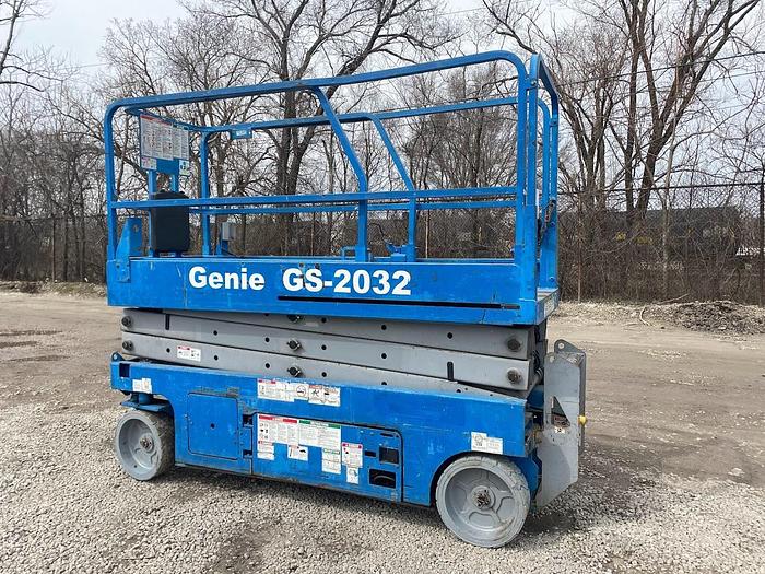 Used GENIE GS-2032