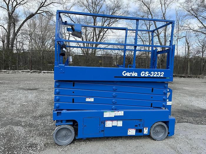 Used 2013 GENIE GS-3232