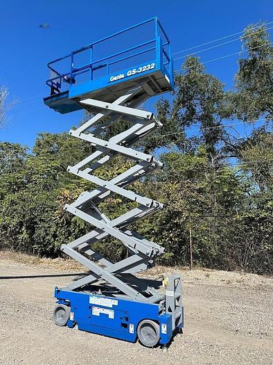 Used 2013 GENIE GS3232
