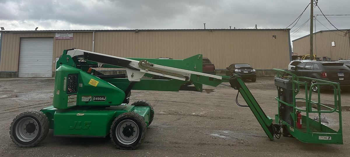 Used 2013 JLG E450AJ