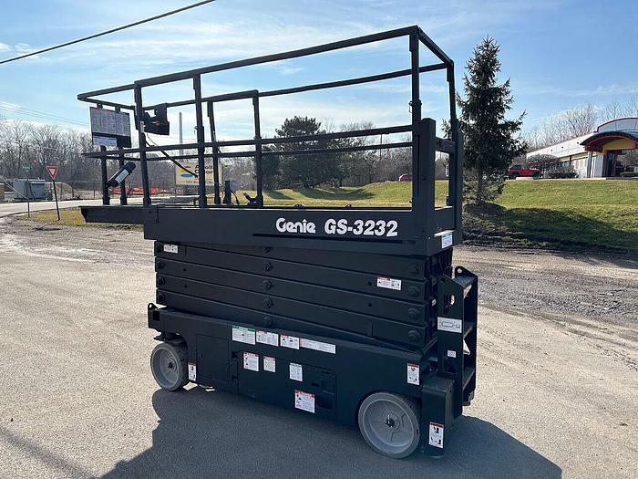 Used 2013 GENIE GS-3232