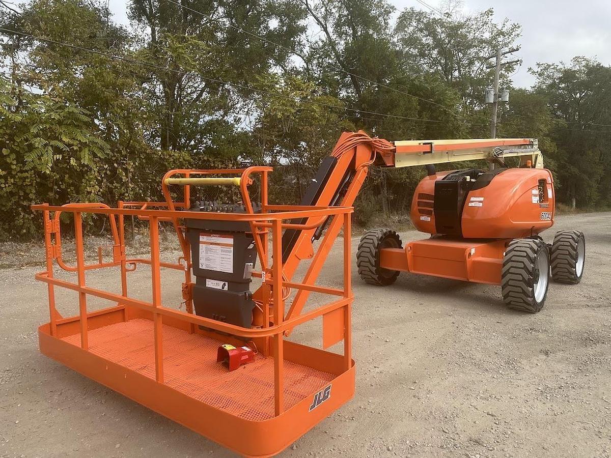 Used 2017 JLG 600AJ