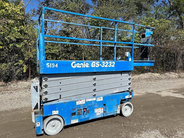Used 2013 GENIE GS3232