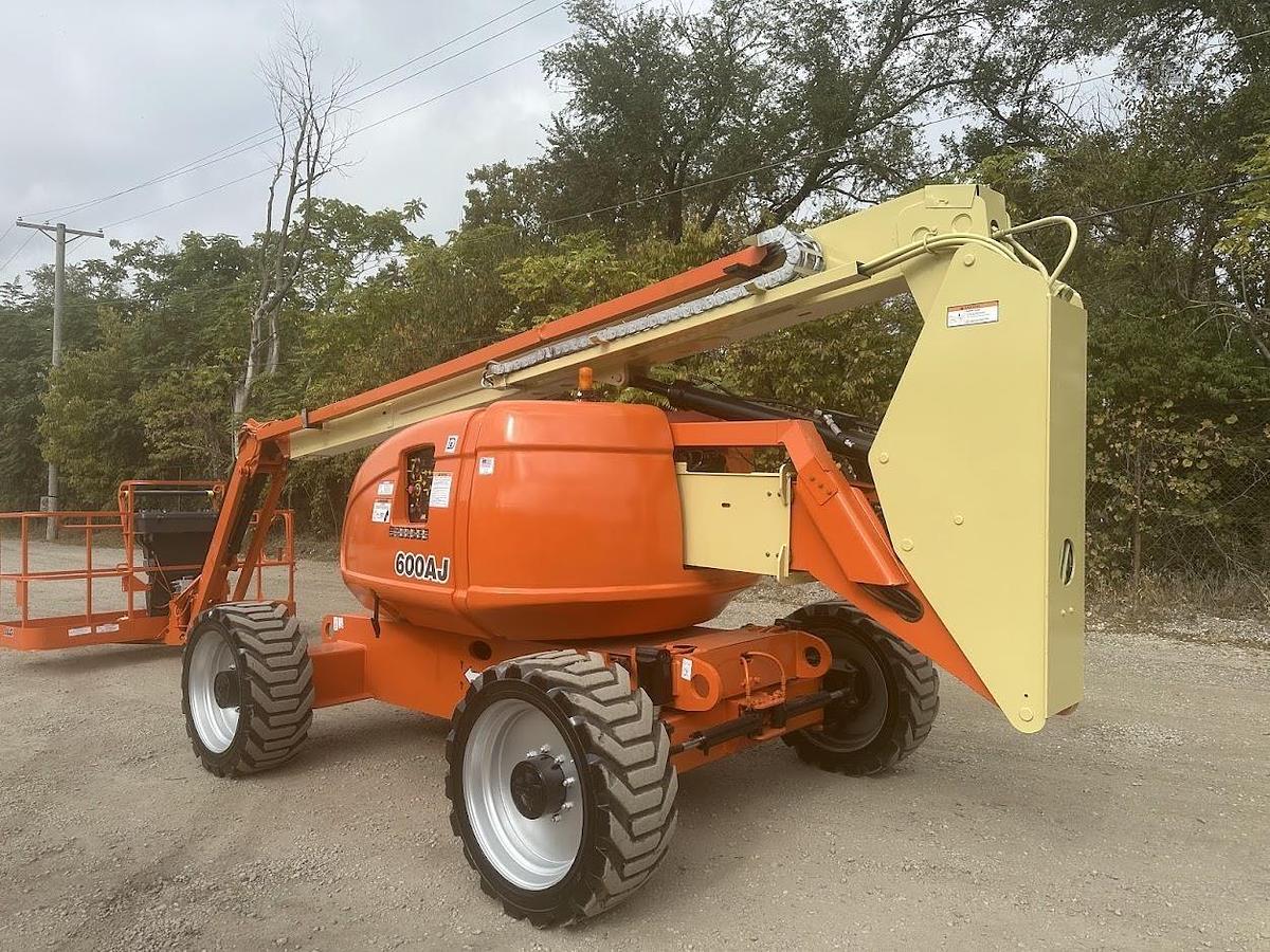 Used 2017 JLG 600AJ