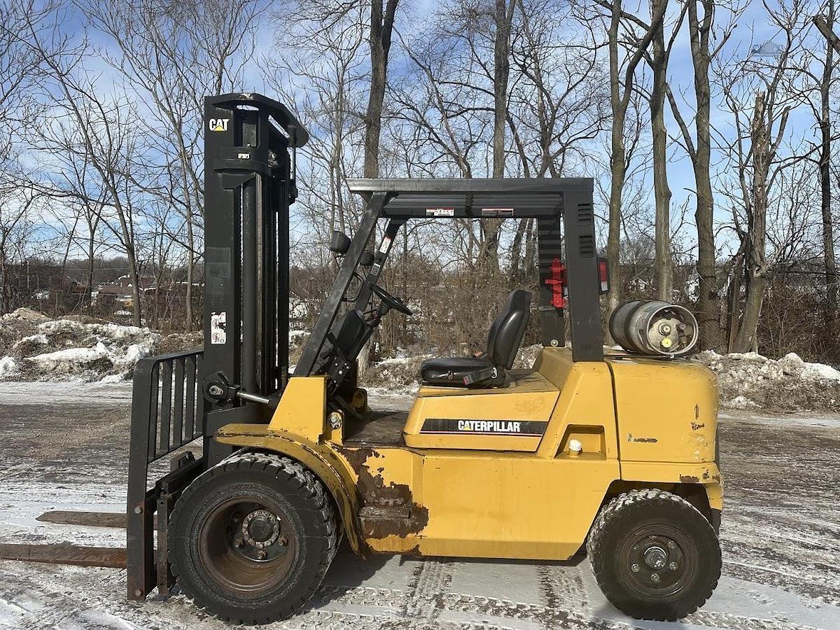 Used 2005 CATERPILLAR GP40K1