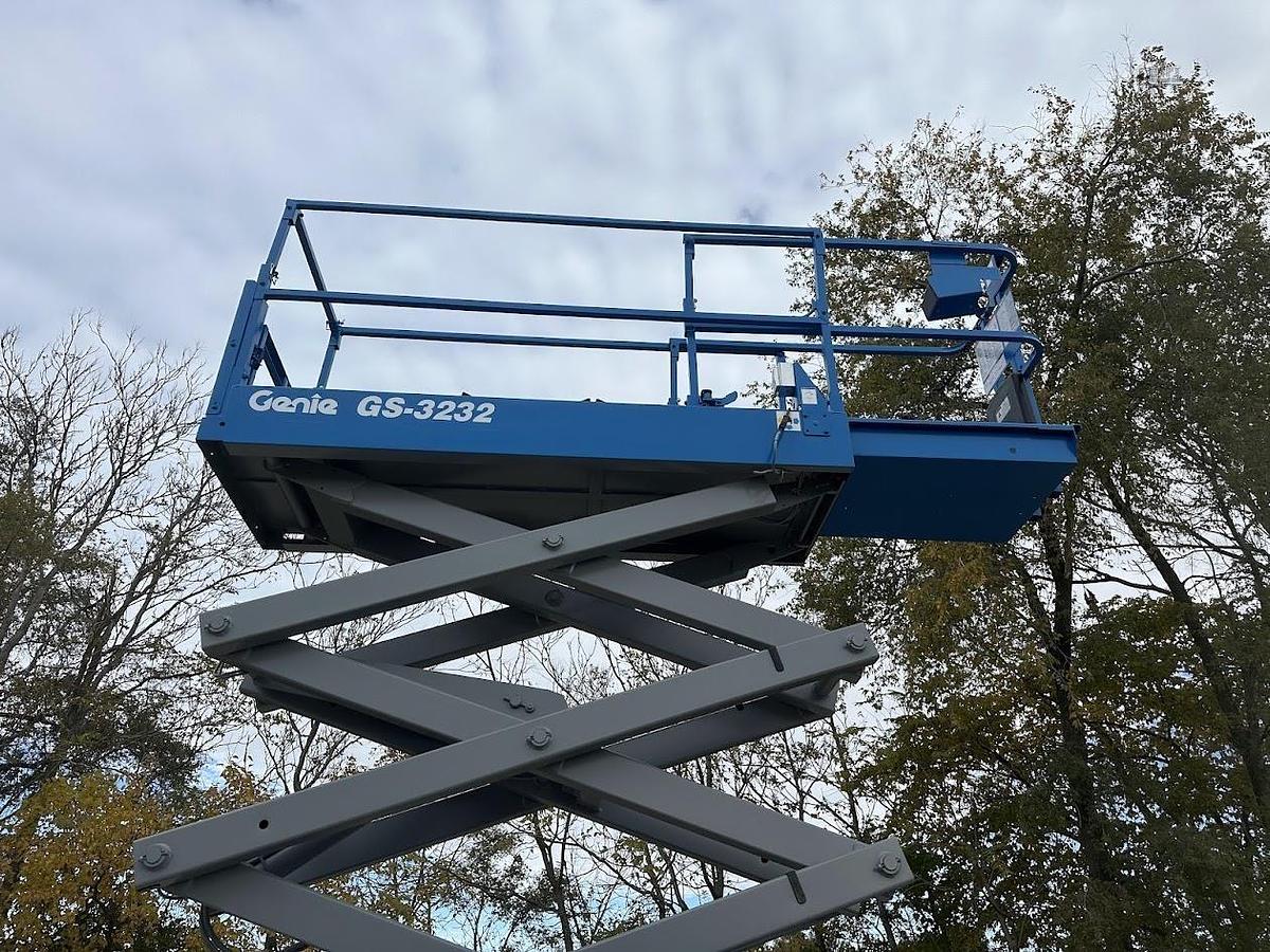 Used 2017 GENIE GS3232